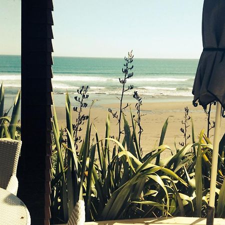 Chester Cottage Beachfront Oakura Exterior photo