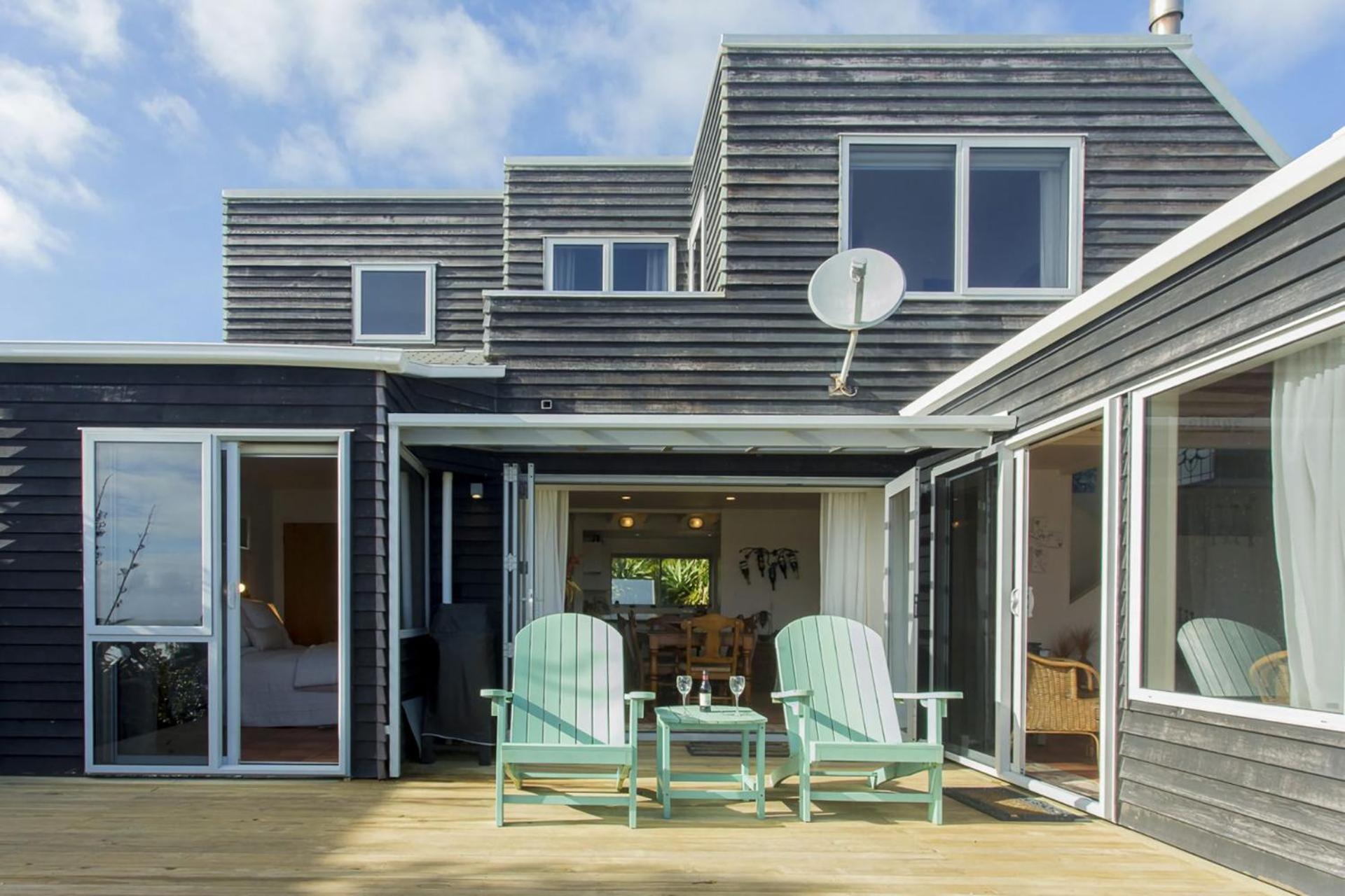 Chester Cottage Beachfront Oakura Exterior photo