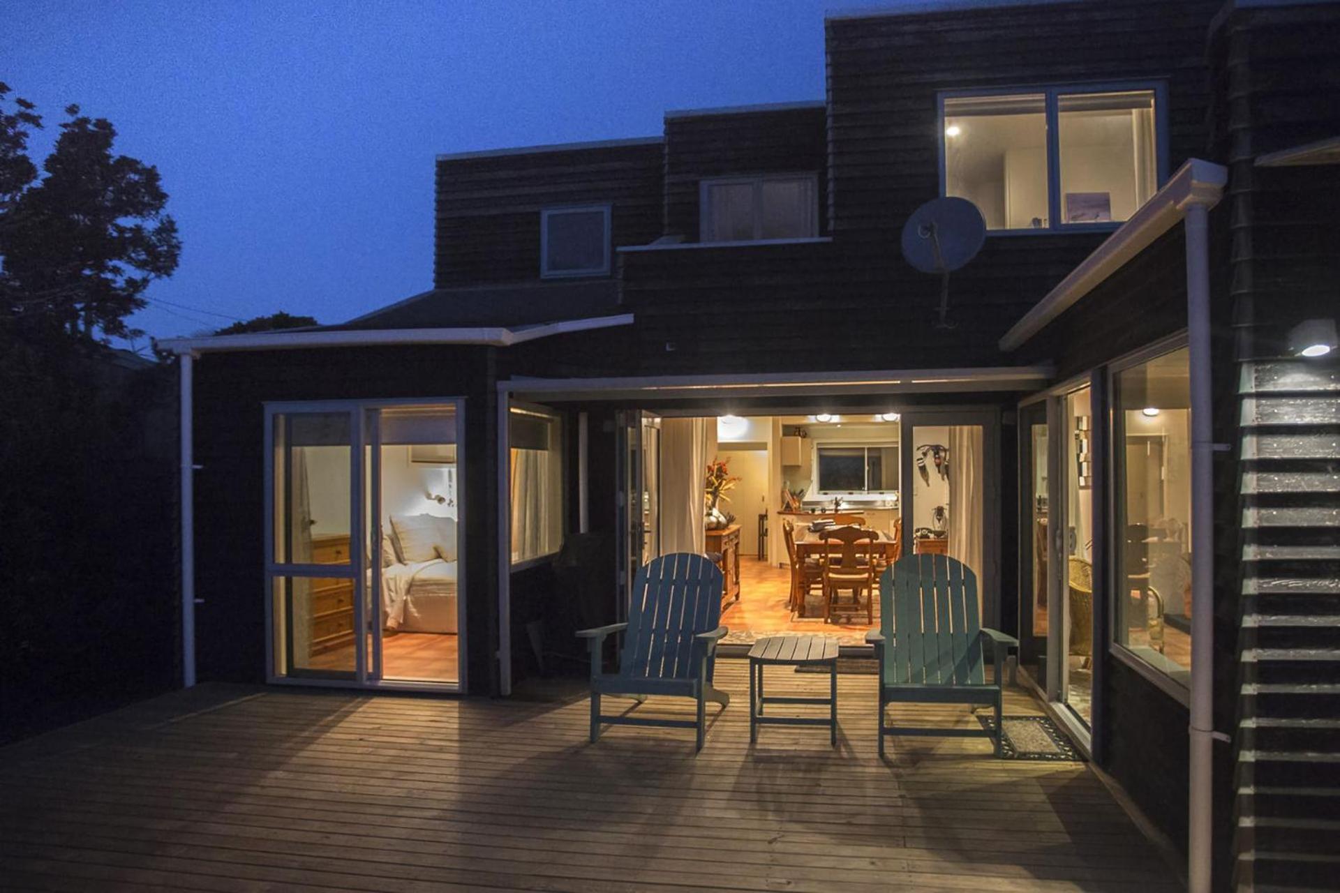 Chester Cottage Beachfront Oakura Exterior photo