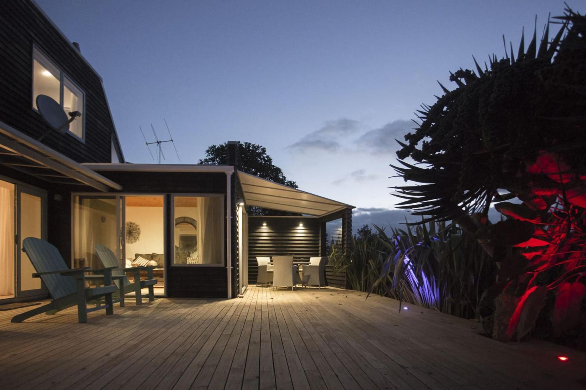 Chester Cottage Beachfront Oakura Exterior photo