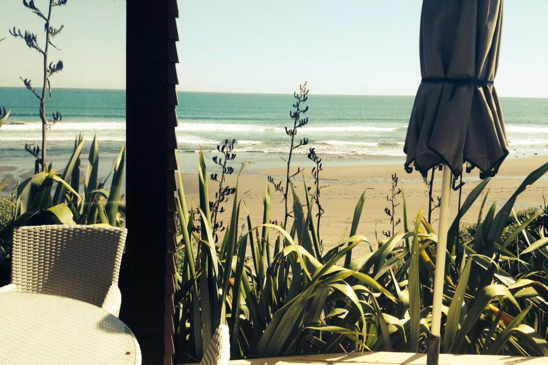 Chester Cottage Beachfront Oakura Exterior photo