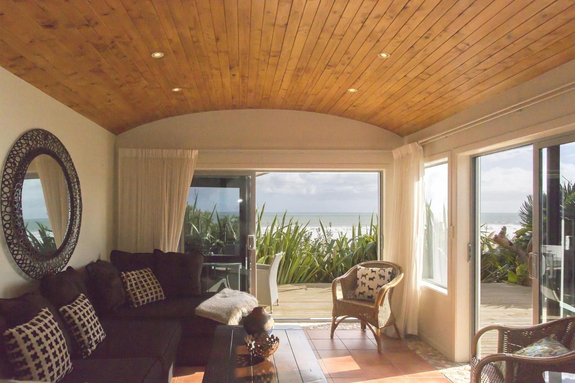 Chester Cottage Beachfront Oakura Exterior photo